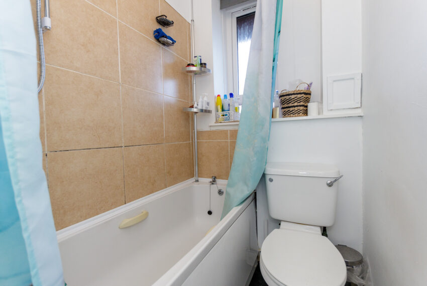 8 Memel Street - Bathroom