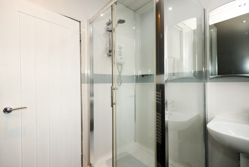 90 Carsaig Drive - Shower Room