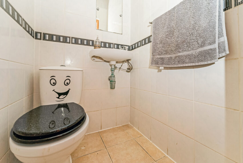 12 Carham Crescent - Downstairs toilet