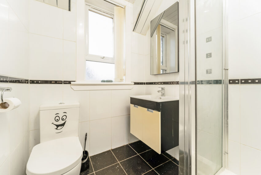 12 Carham Crescent - Shower Room