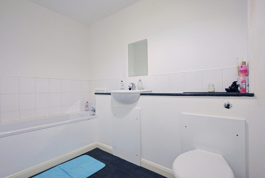 43 Goldcrest Crescent - Bathroom