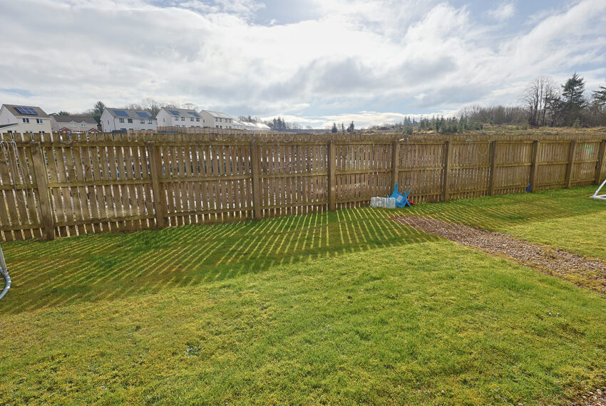 43 Goldcrest Crescent - Communal Rear Garden