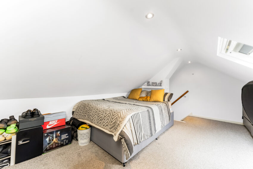 86 Fernhill Road - Floored Loft