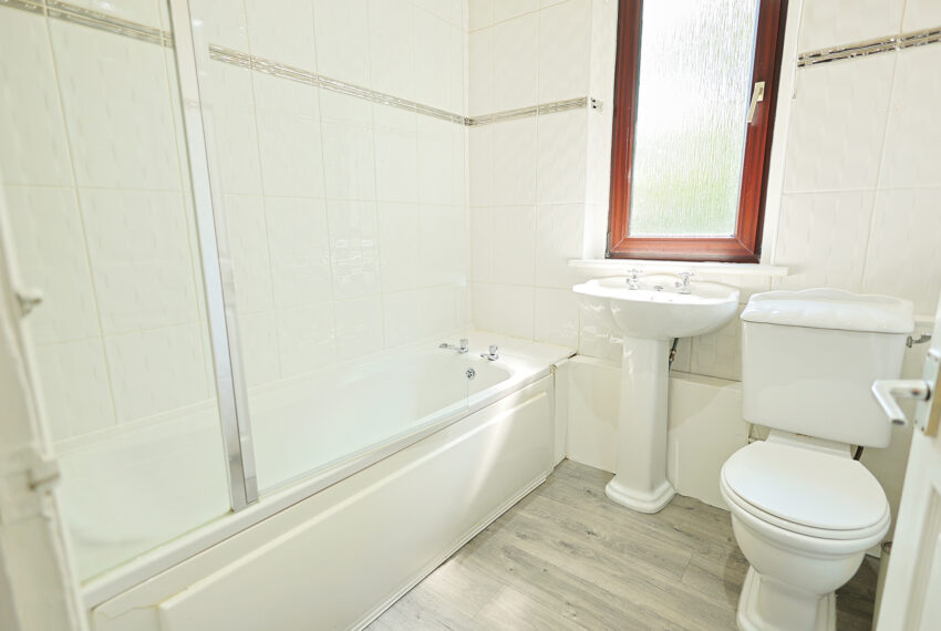 29 Newton Drive - Bathroom