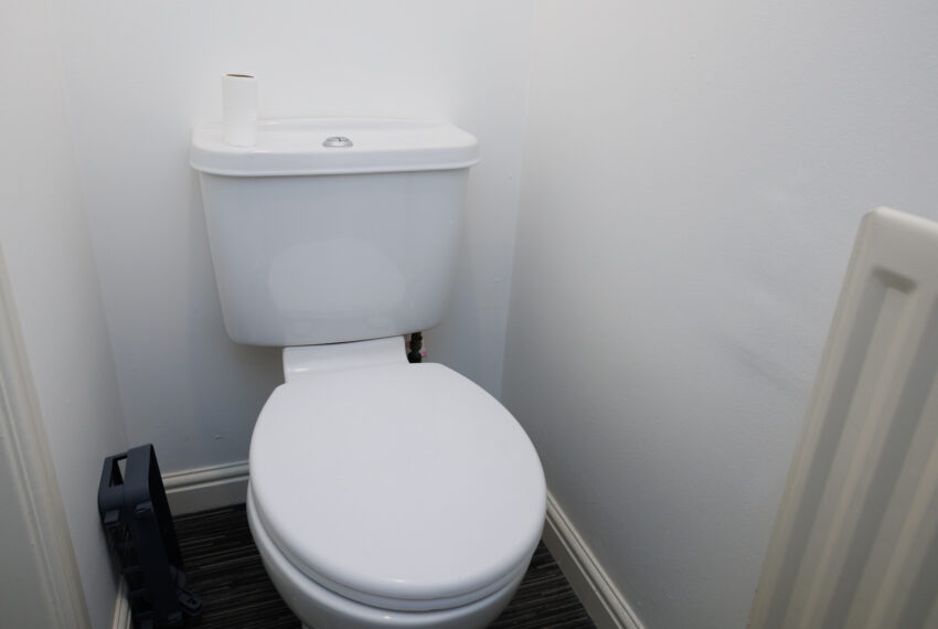 11 Copperwood Wynd - Downstairs Toilet