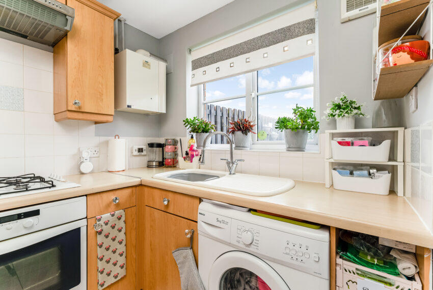 18 Blair Atholl Gardens - Kitchen 2