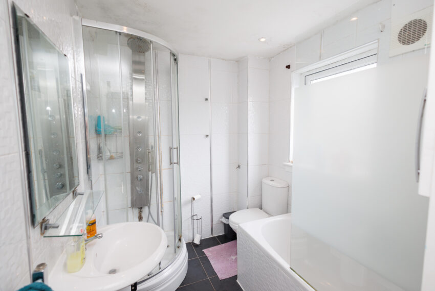 10 Hopetoun Place - Bathroom