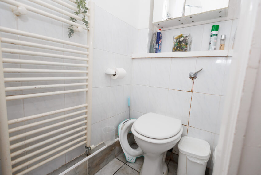 10 Hopetoun Place - Downstairs Toilet 2