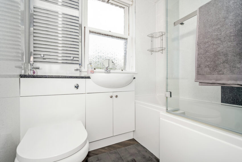 5 Greenhead Avenue - Bathroom