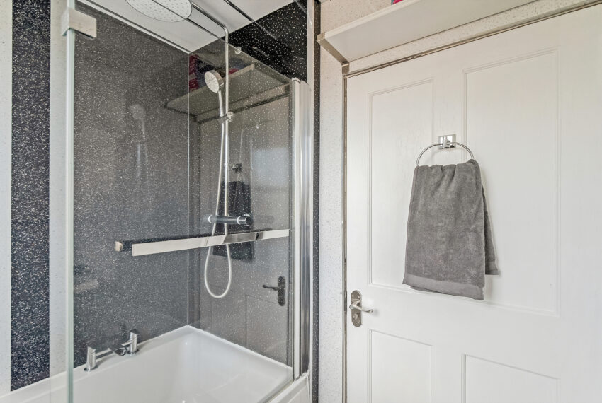 5 Greenhead Avenue - Bathroom 2