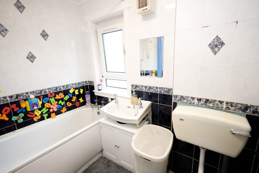 29 Lanrigg View - Bathroom